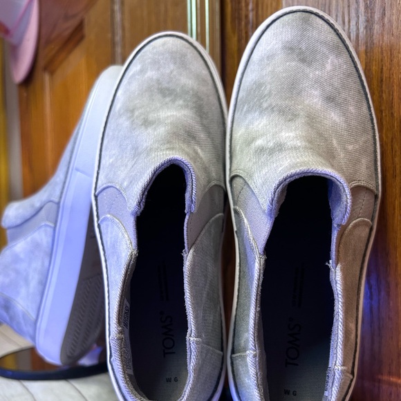 Tom’s Gray acid washed slip on High Top Sneakers - Picture 3 of 9